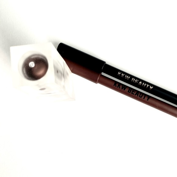 KKW BEAUTY • 90s Inspired Matte Lipstick & Lipliners - Picture 7 of 8